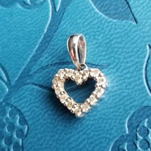 💟Sweet little petite diamond heart pendant💟